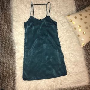 Emerald satin H&M dress ✨